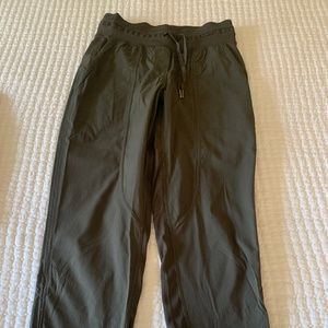 Lululemon Dance Studio Crop 23" Size 4